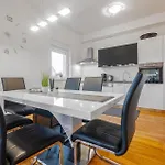 2 Bedroom Cozy In
