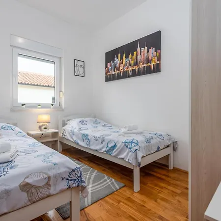 2 Bedroom Cozy In *