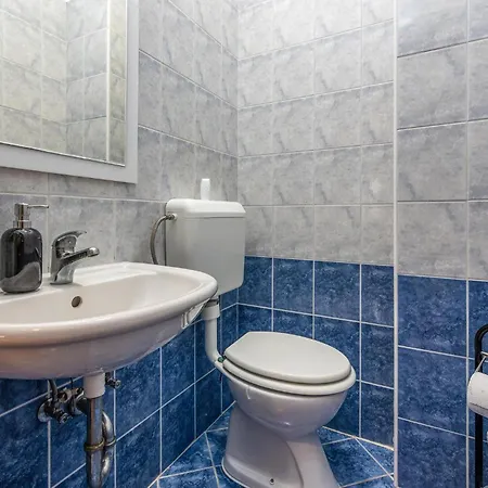 Apartment 2 Bedroom Gorgeous In