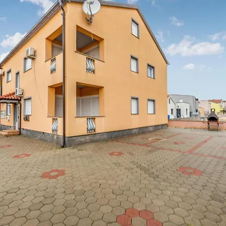 2 Bedroom Cozy In *