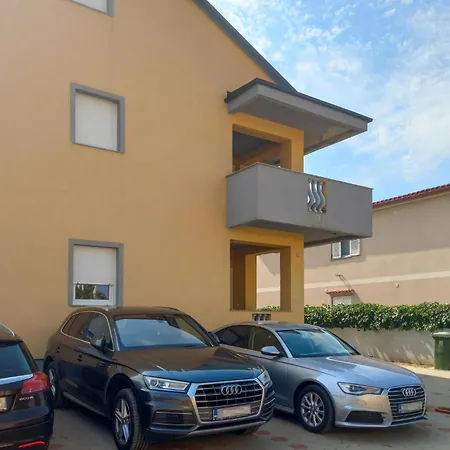 Апартаменты 2 Bedroom Cozy In Привлака