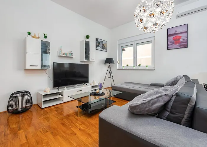 2 Bedroom Cozy In Апартаменты Привлака