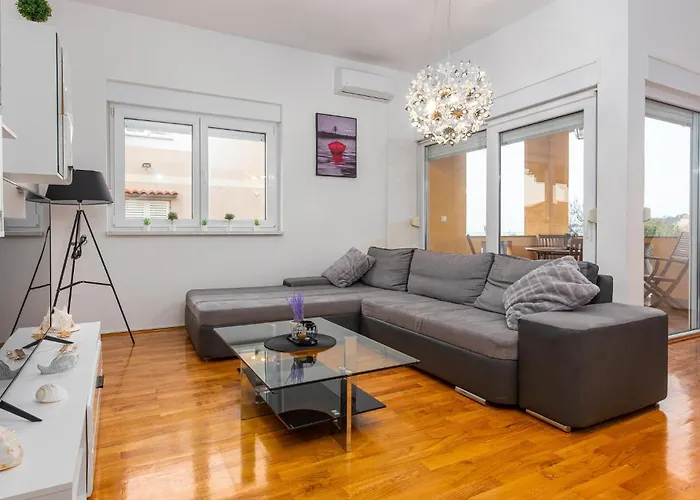 Апартаменты 2 Bedroom Cozy In *