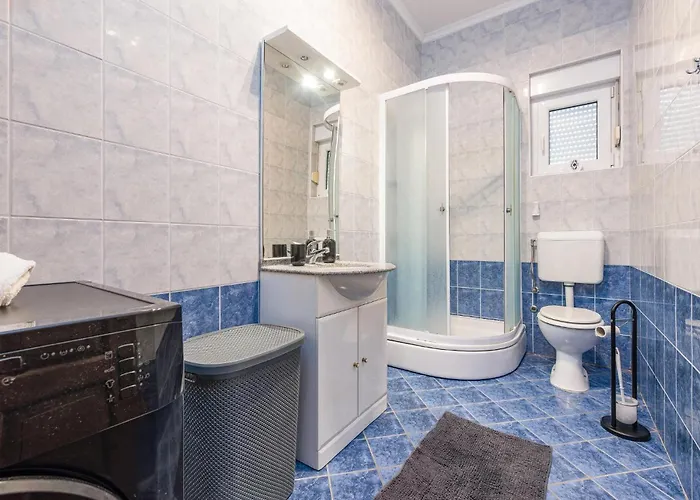 2 Bedroom Cozy In Апартаменты Привлака