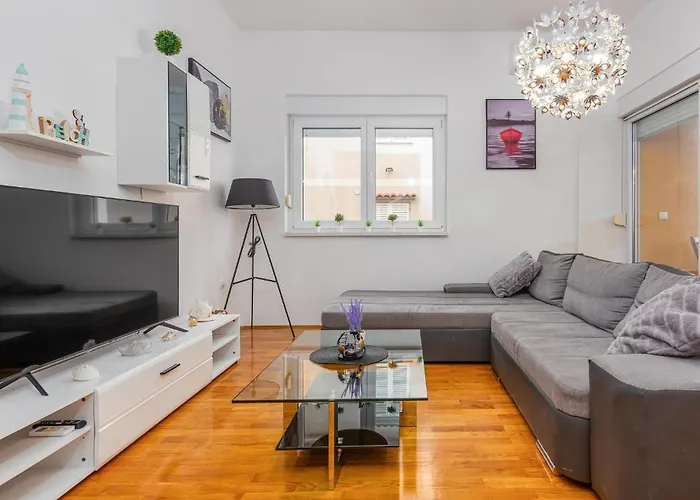 Апартаменты 2 Bedroom Cozy In Привлака