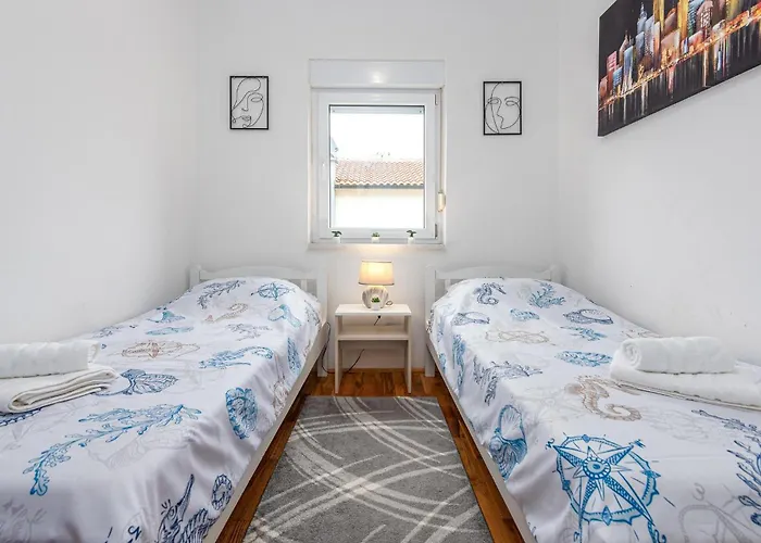 2 Bedroom Cozy In *