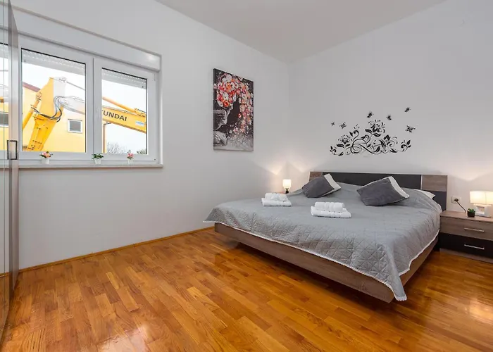 2 Bedroom Cozy In Привлака