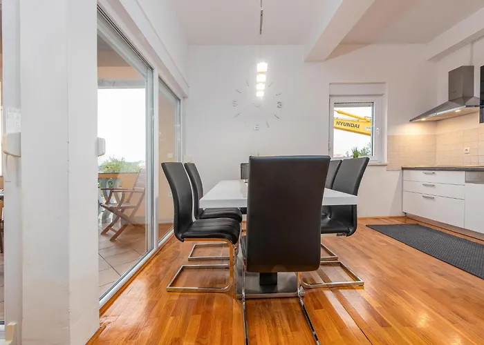 2 Bedroom Cozy In Апартаменты
