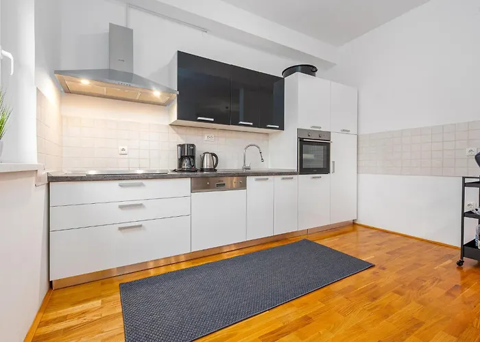 Апартаменты 2 Bedroom Cozy In Привлака