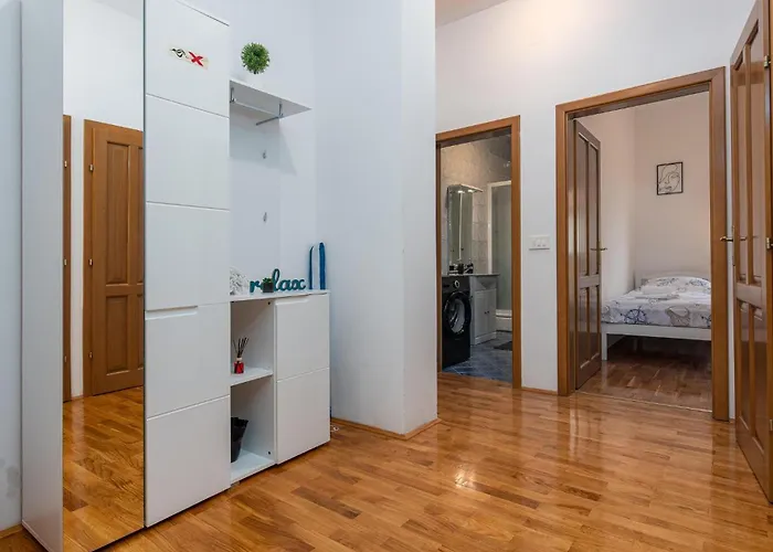 2 Bedroom Cozy In * Привлака